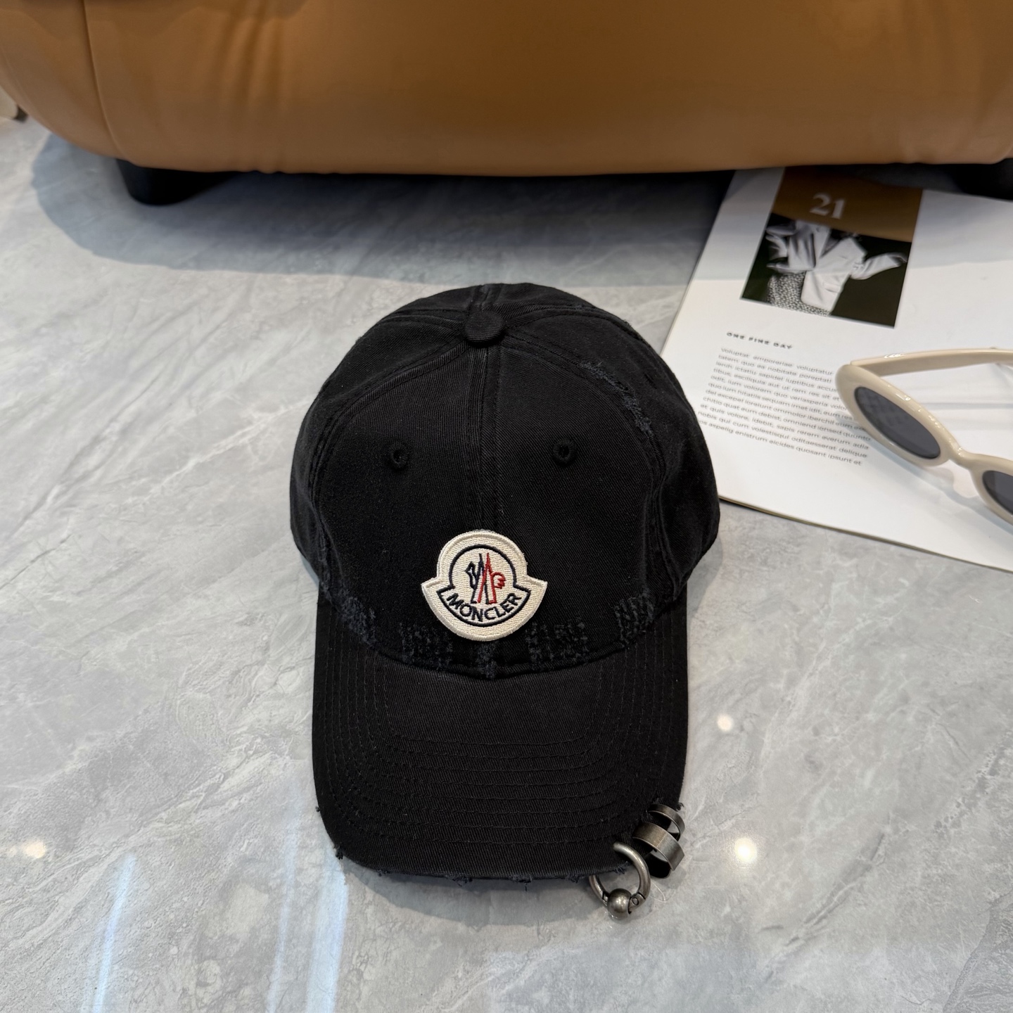 蒙口MONCLER 新款棒球帽，时尚炸街单品，风格很OK，网红.时尚博主的最爱！高品质舒适透气，凹造型很