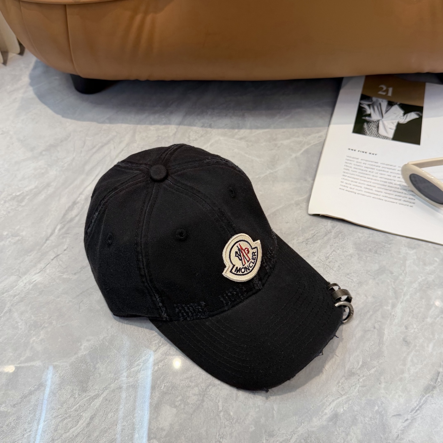 蒙口MONCLER 新款棒球帽，时尚炸街单品，风格很OK，网红.时尚博主的最爱！高品质舒适透气，凹造型很