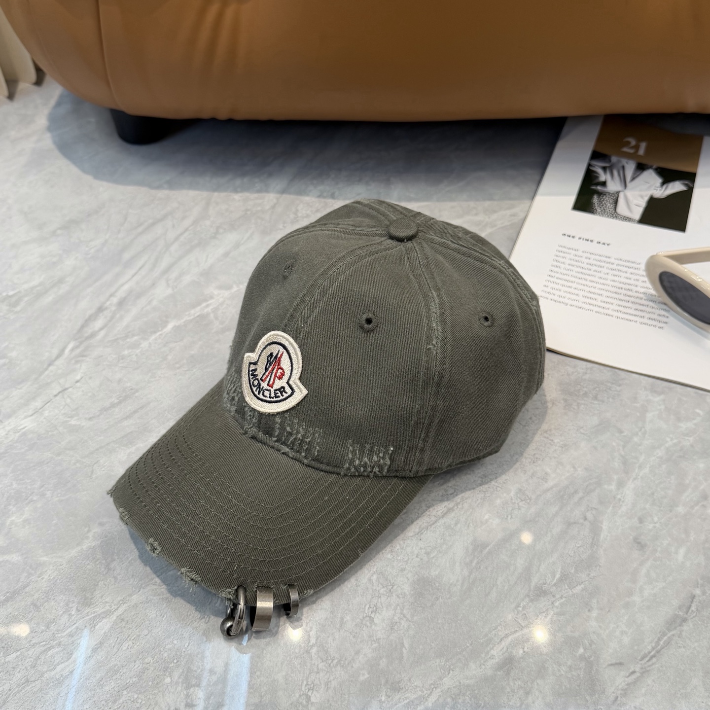 蒙口MONCLER 新款棒球帽，时尚炸街单品，风格很OK，网红.时尚博主的最爱！高品质舒适透气，凹造型很