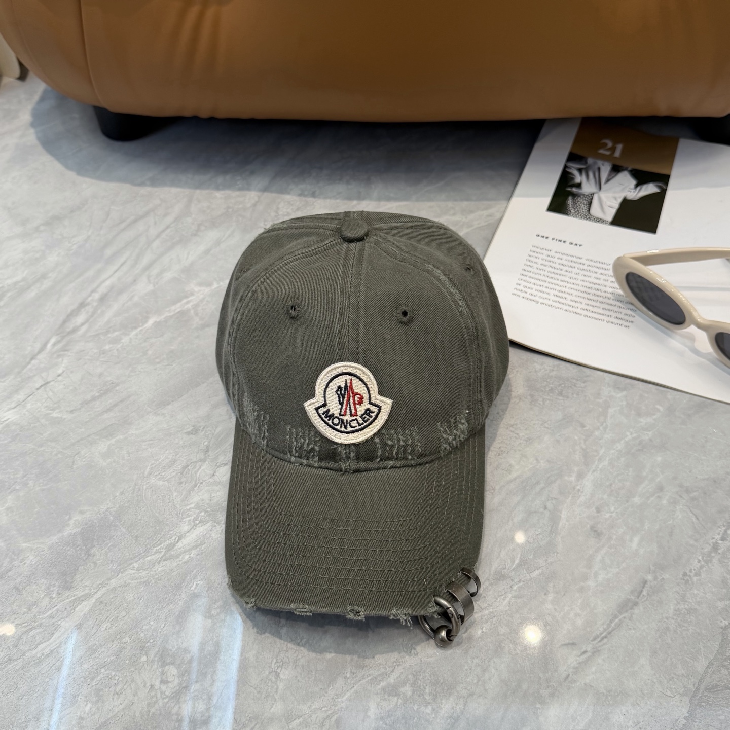 蒙口MONCLER 新款棒球帽，时尚炸街单品，风格很OK，网红.时尚博主的最爱！高品质舒适透气，凹造型很