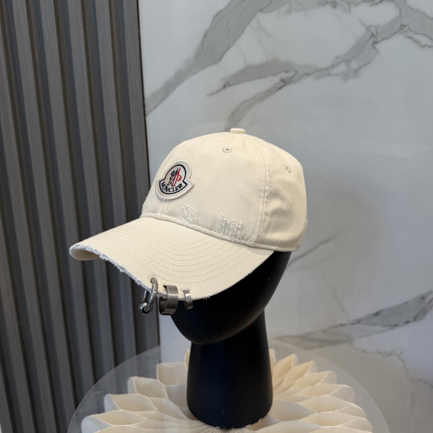 NO:742949,MONCLER new baseball cap, fashionable street item, very good style, internet celebrity. The favorite of fashion bloggers!  High-quality, comfortable and breathable, concave shape, good-looking hats, straw hats, fisherman hats, baseball caps, hats, Moncler, espadrilles, hats19860909蒙口MONCLER 新款棒球帽,时尚炸街单品,风格很OK,网红.时尚博主的最爱！高品质舒适透气,凹造型很好看帽子草帽渔夫帽棒球帽,帽子,Moncler,espadrilles,hats,hat