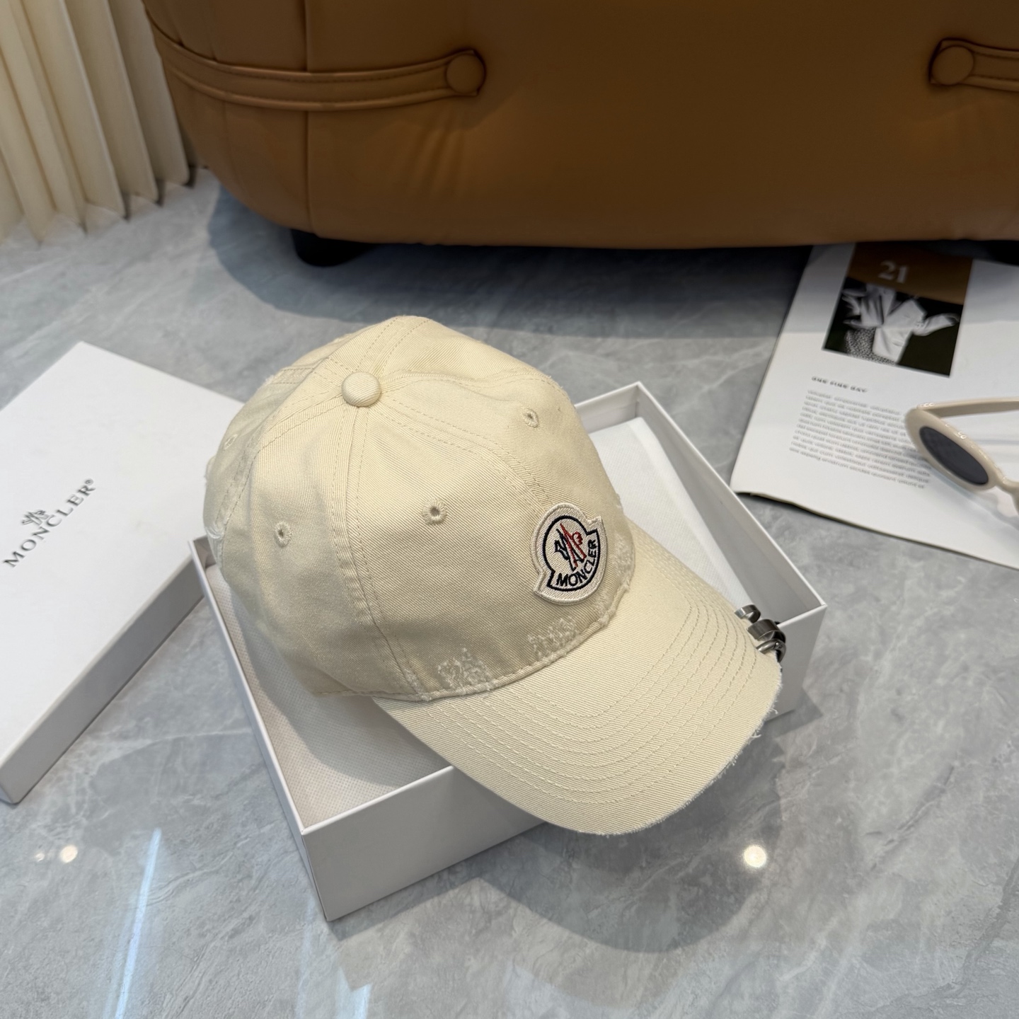 蒙口MONCLER 新款棒球帽，时尚炸街单品，风格很OK，网红.时尚博主的最爱！高品质舒适透气，凹造型很