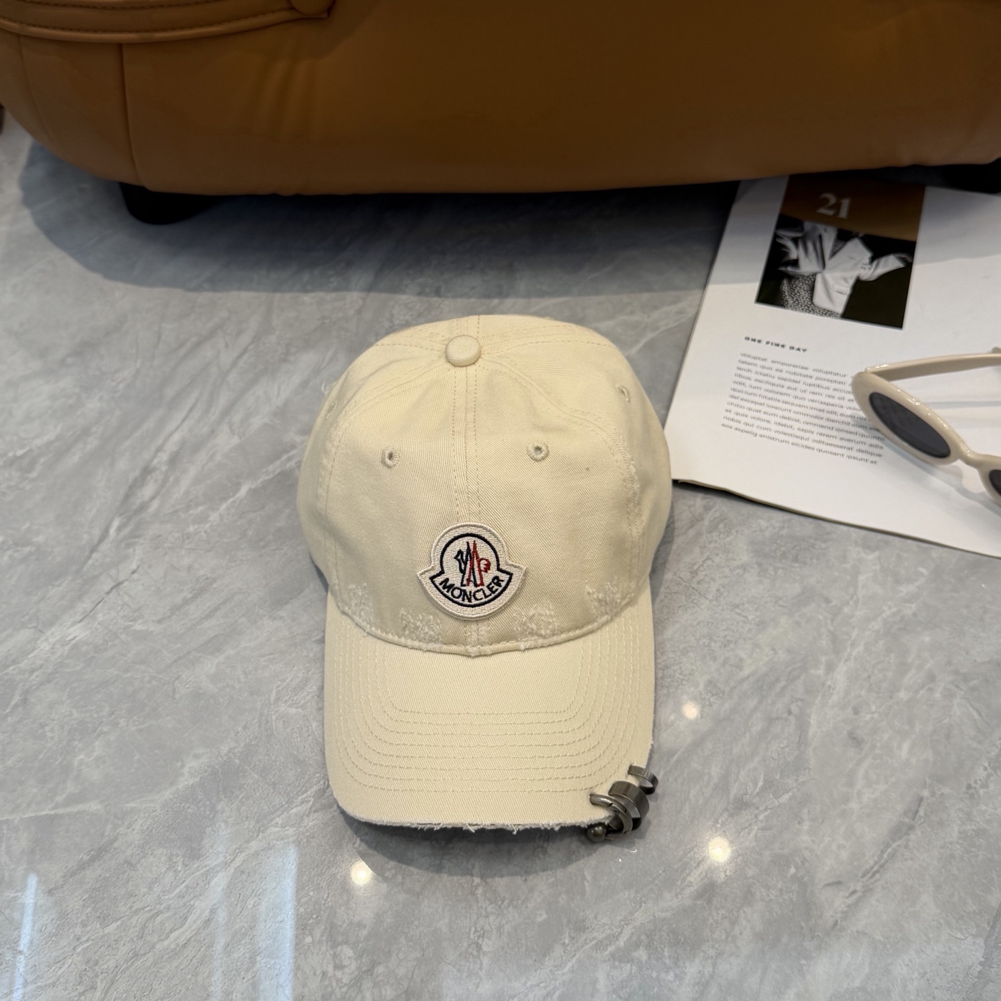 蒙口MONCLER 新款棒球帽，时尚炸街单品，风格很OK，网红.时尚博主的最爱！高品质舒适透气，凹造型很