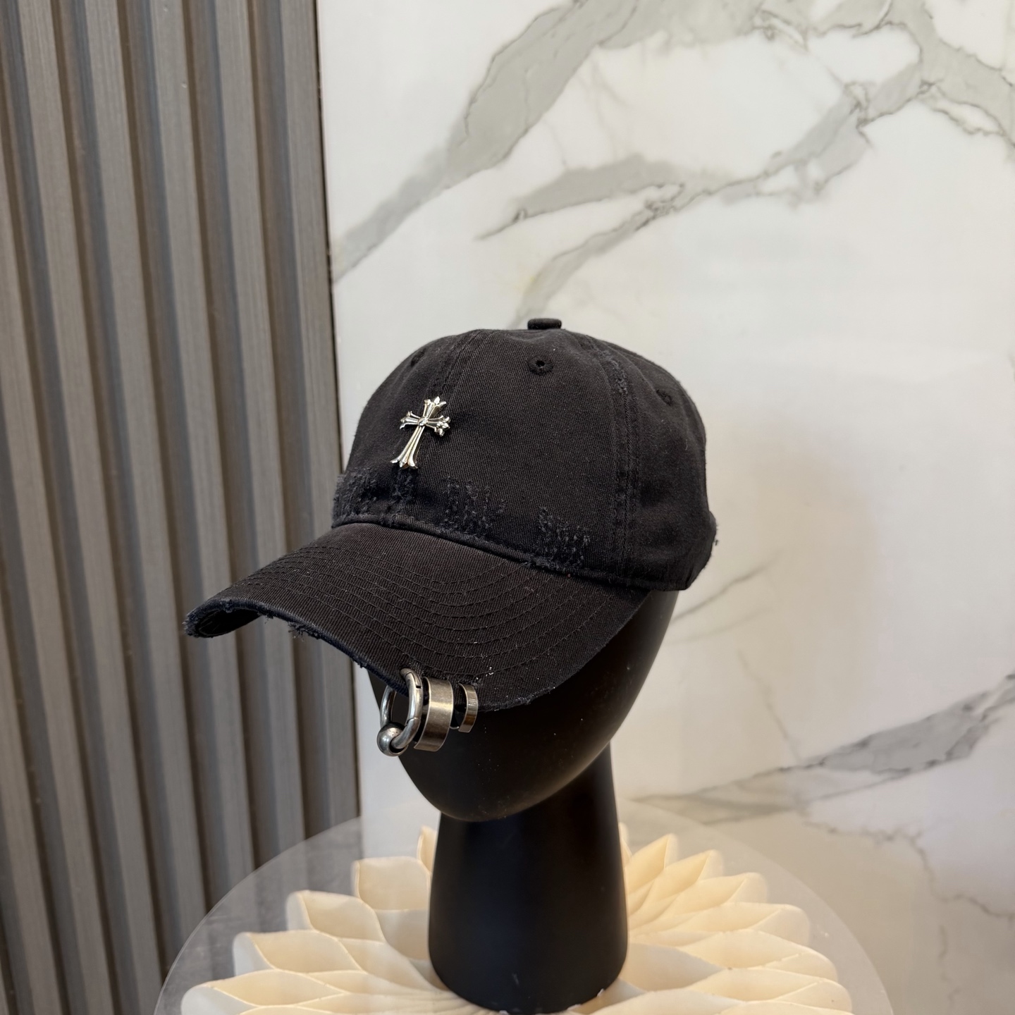 Chrome Hearts 克罗心 ，个性 十字架标志，休闲带点酷酷的感觉，中性款