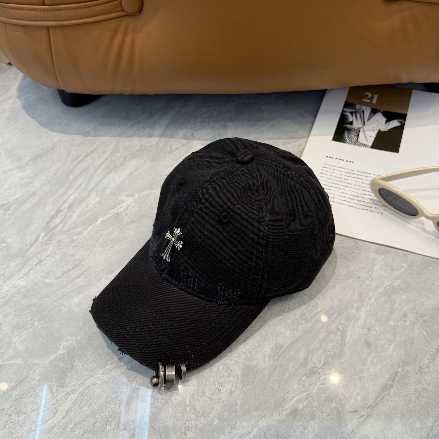 克罗心 🆕🆕新款棒球帽，个性时尚经典十字架标志，休闲带点酷酷的感觉，中性款男女同款！超好搭！头围:56-