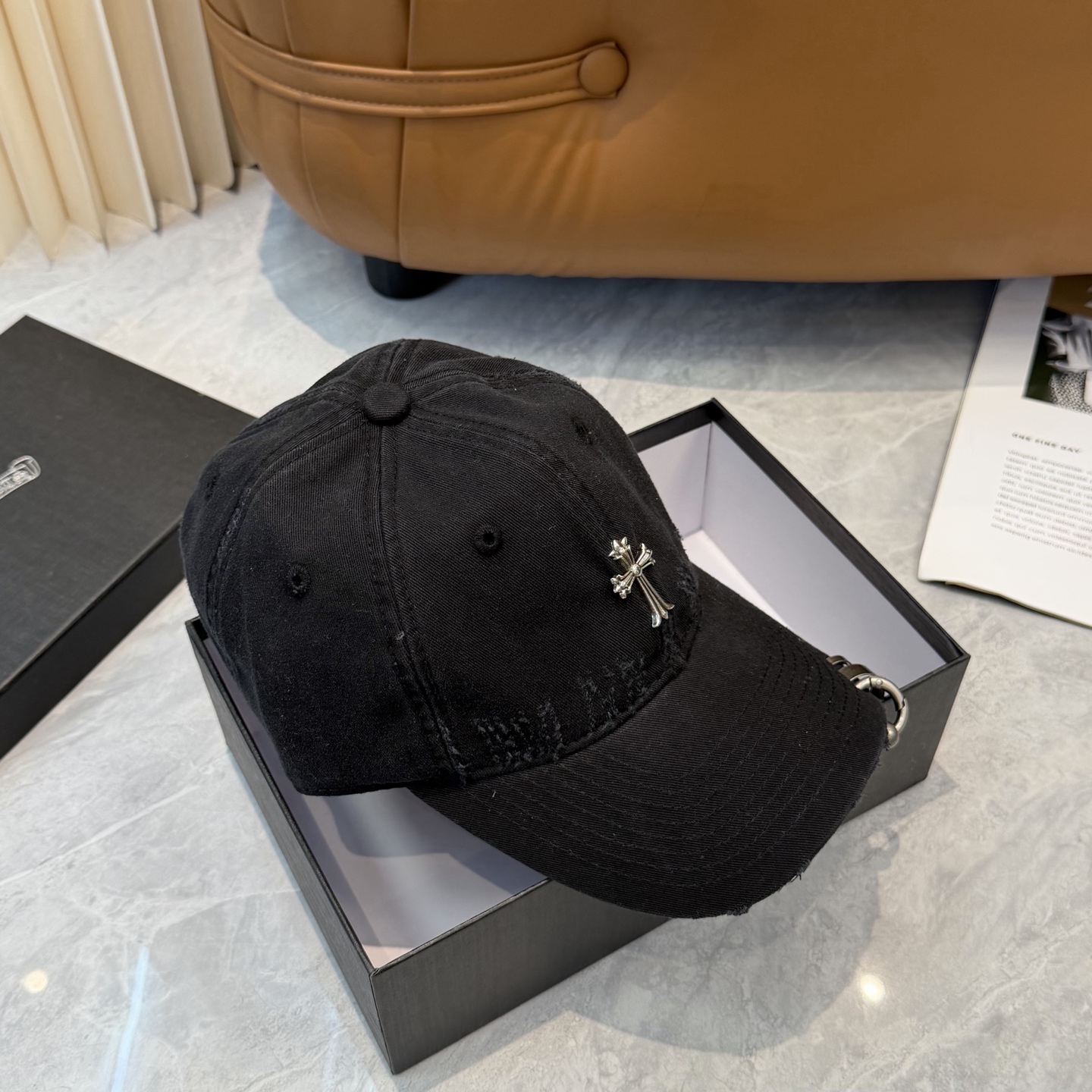 Chrome Hearts 克罗心 ，个性 十字架标志，休闲带点酷酷的感觉，中性款