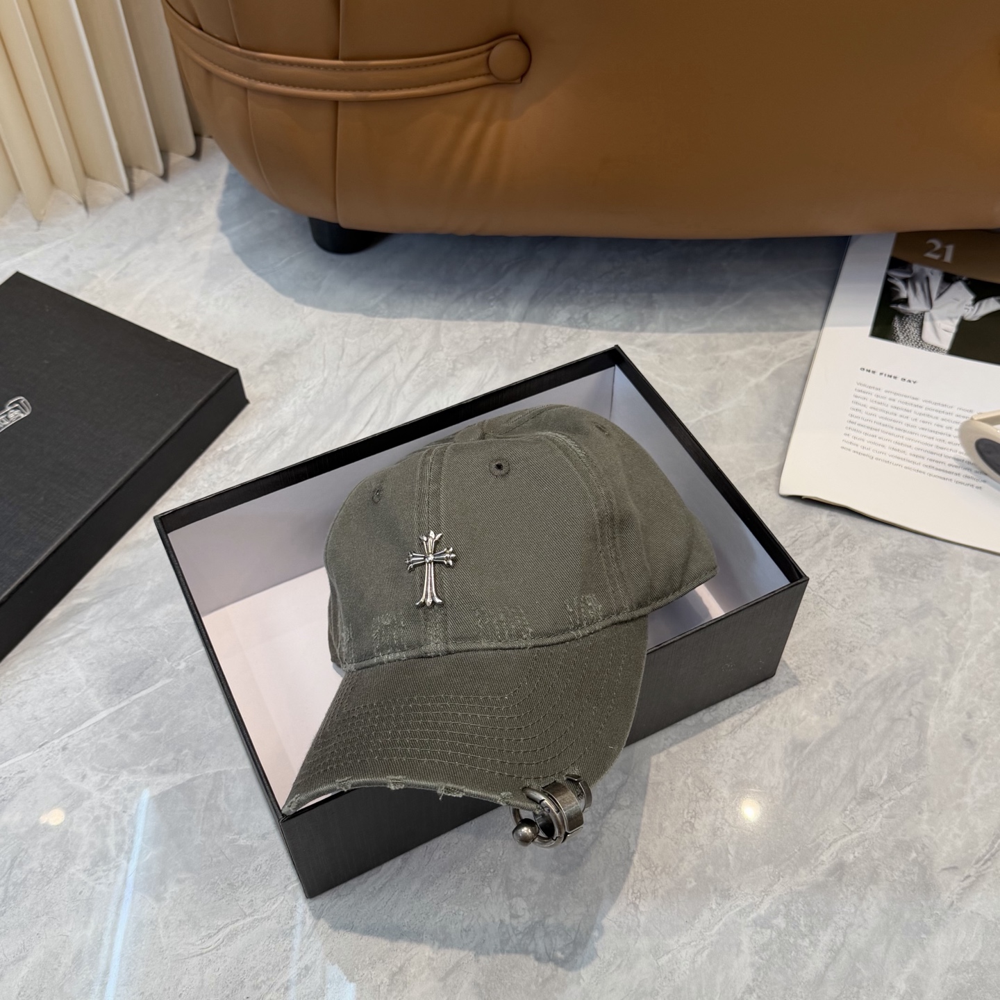 Chrome Hearts 克罗心 ，个性 十字架标志，休闲带点酷酷的感觉，中性款