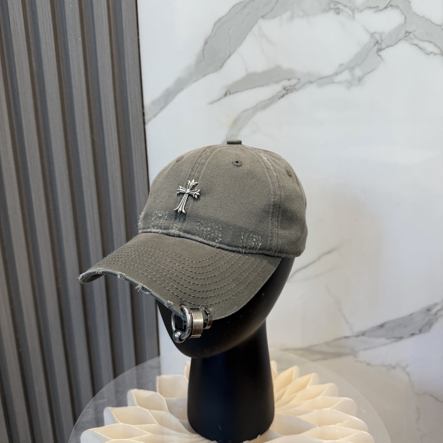 Chrome Hearts 克罗心 ，个性 十字架标志，休闲带点酷酷的感觉，中性款