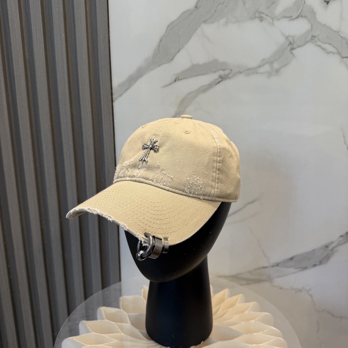Chrome Hearts 克罗心 ，个性 十字架标志，休闲带点酷酷的感觉，中性款