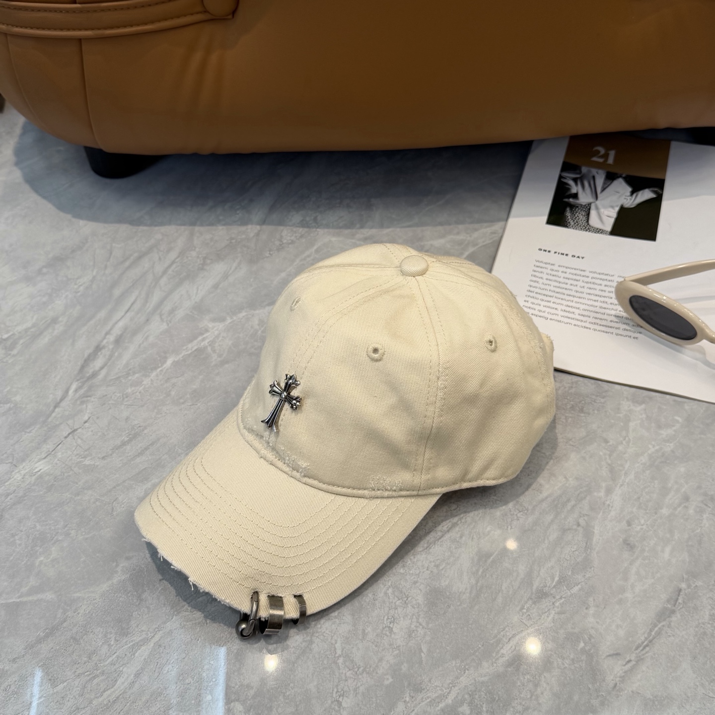 克罗心 🆕🆕新款棒球帽，个性时尚经典十字架标志，休闲带点酷酷的感觉，中性款男女同款！超好搭！头围:56-