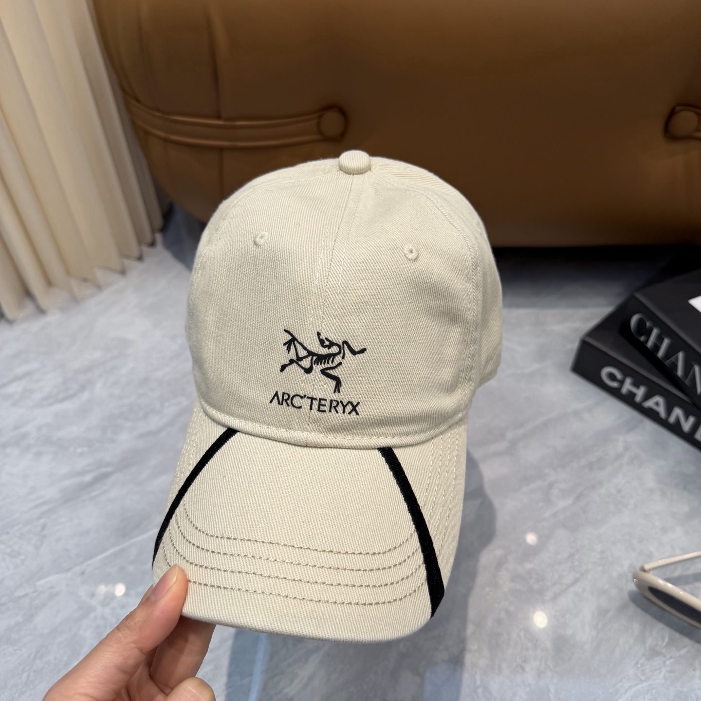 Arc'teryx 配防尘袋。【始祖鸟】新款简约 棒球帽，男女通用～简约百搭