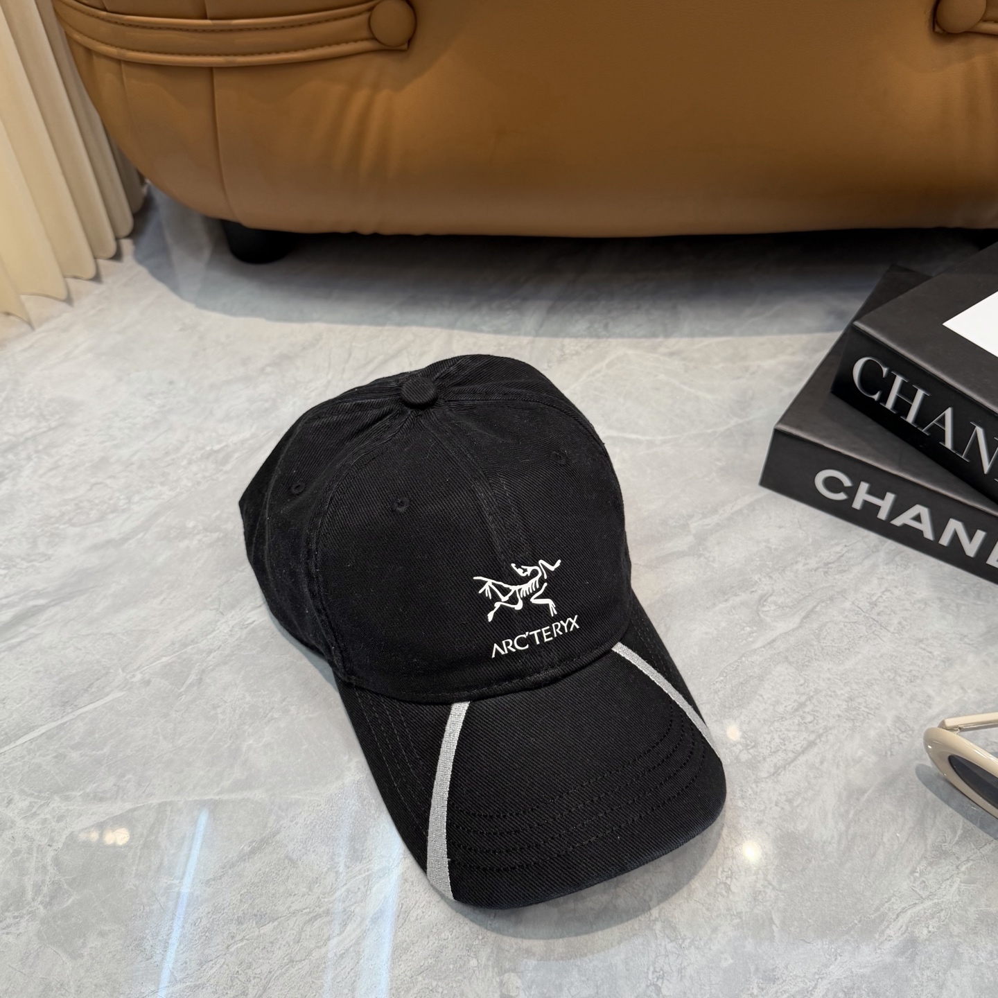 Arc'teryx 配防尘袋。【始祖鸟】新款简约 棒球帽，男女通用～简约百搭