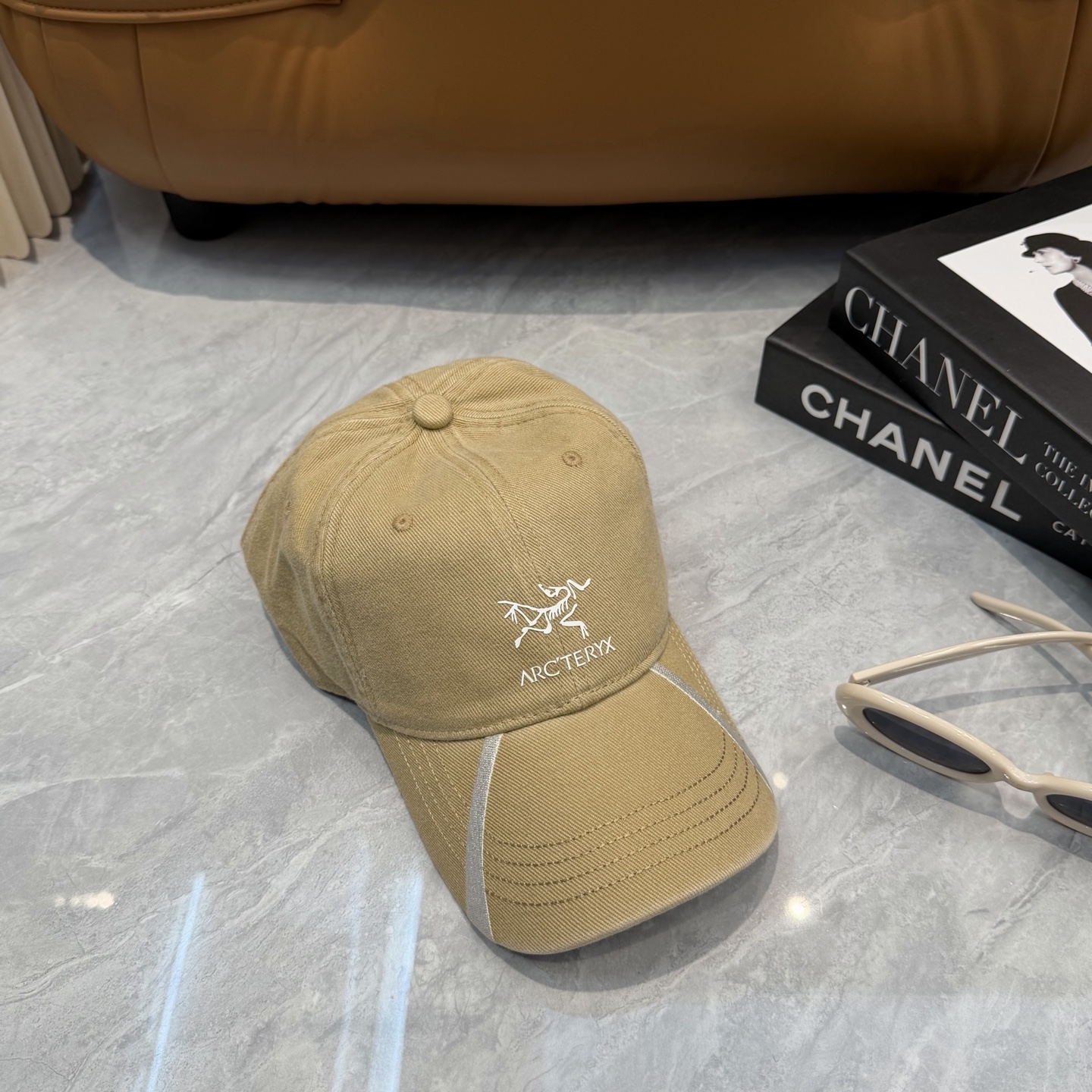 Arc'teryx 配防尘袋。【始祖鸟】新款简约 棒球帽，男女通用～简约百搭