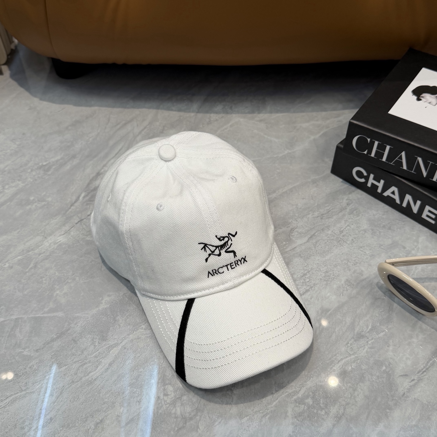 Arc'teryx 配防尘袋。【始祖鸟】新款简约 棒球帽，男女通用～简约百搭