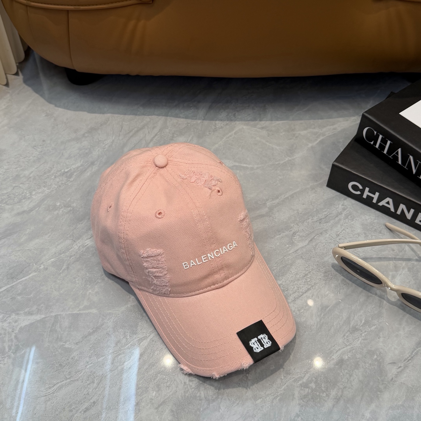 Balenciaga 新款巴黎世家 棒球帽我家对巴黎世家的工艺已经是炉火纯青了 必爆  BALENCIA