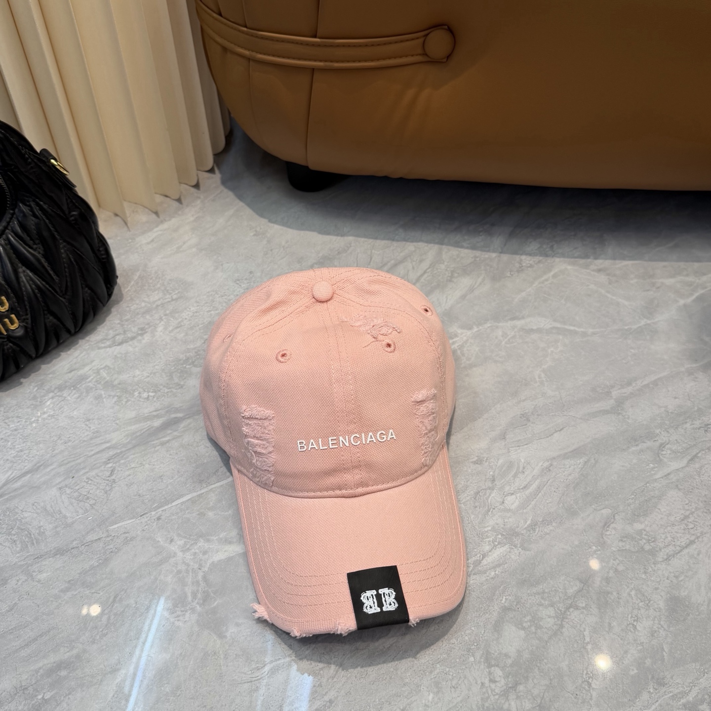 Balenciaga 新款巴黎世家 棒球帽我家对巴黎世家的工艺已经是炉火纯青了 必爆  BALENCIA