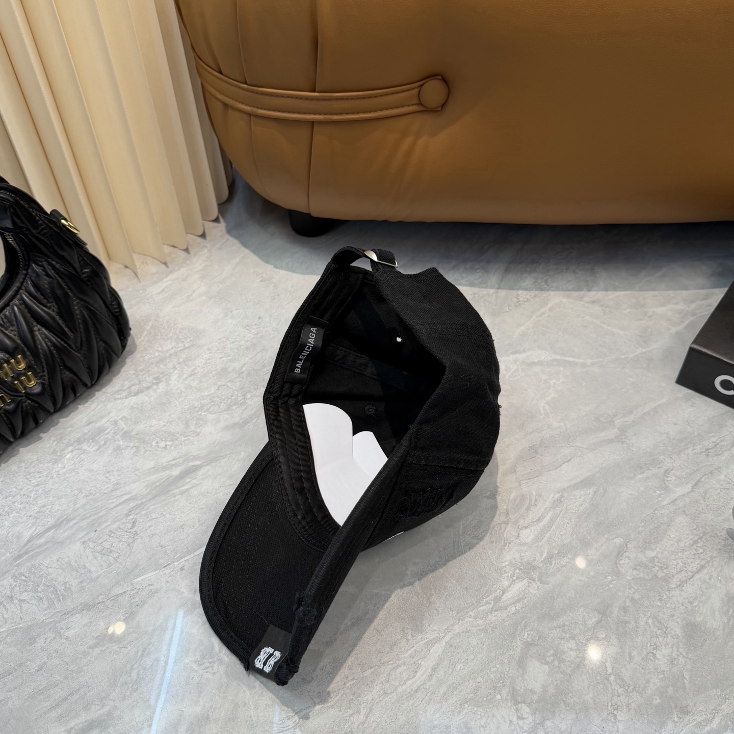 Balenciaga Balenciaga 新款巴黎世家 棒球帽我家对巴黎世家的工艺已经是炉火纯青了 必爆 BALENCIAGA巴黎世家新款纯棉棒球帽