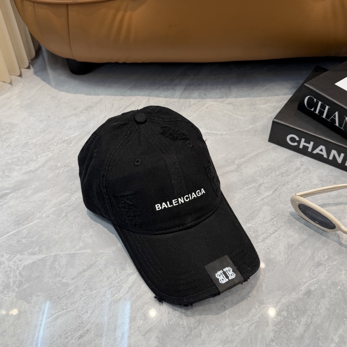 Balenciaga 新款巴黎世家 棒球帽我家对巴黎世家的工艺已经是炉火纯青了 必爆  BALENCIA