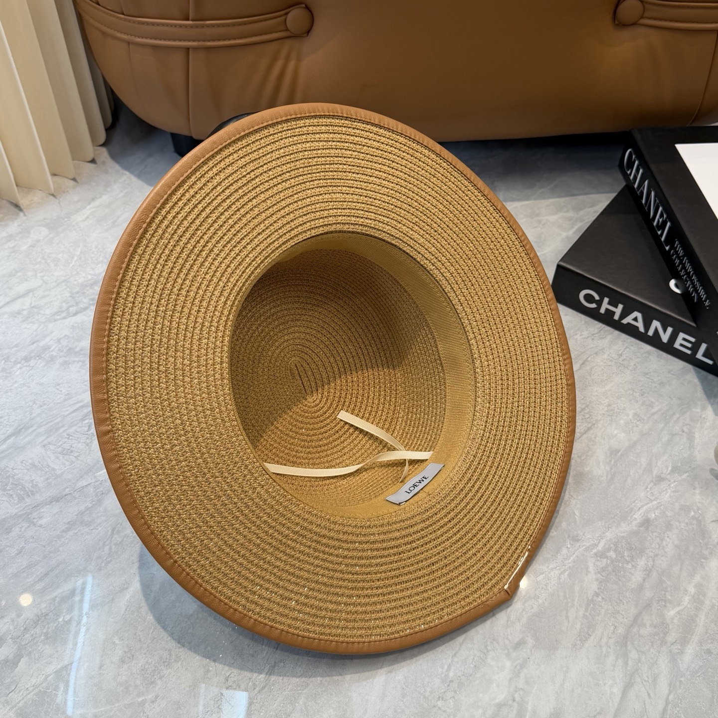 Loewe Loewe/罗意威 春夏日宽檐休闲平顶草帽 度假logo 一顶 有品位的草帽了~出街首选 帽型超美腻夏天沙滩度假者或日常防晒