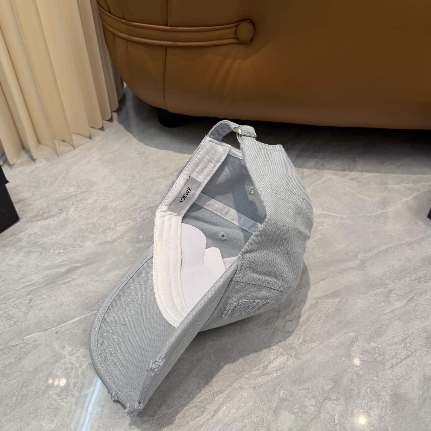 Loewe 罗意威 LOEWE新款原标设计棒球帽，外部线条定位标准，做工精细，简约 低价走量
