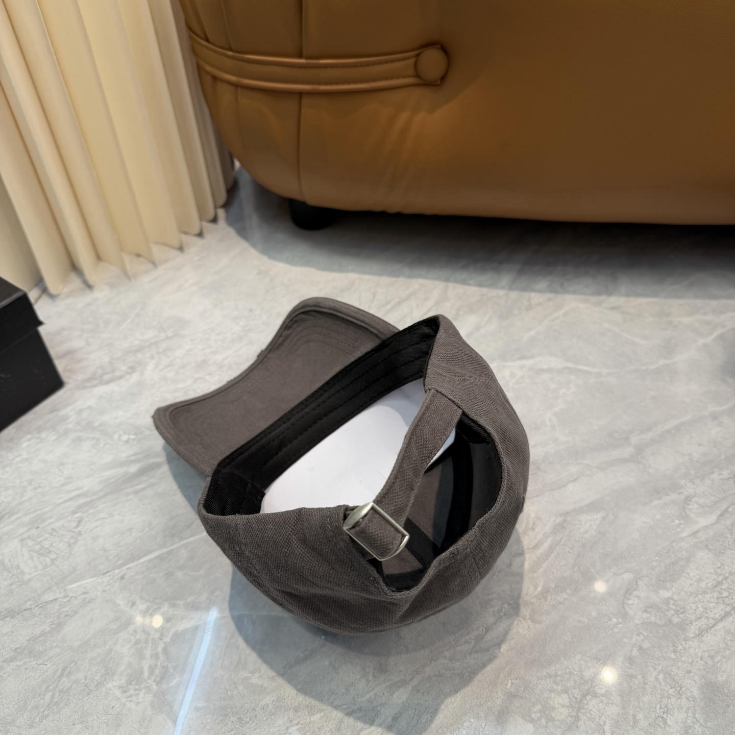 Loewe 罗意威 LOEWE新款原标设计棒球帽，外部线条定位标准，做工精细，简约 低价走量