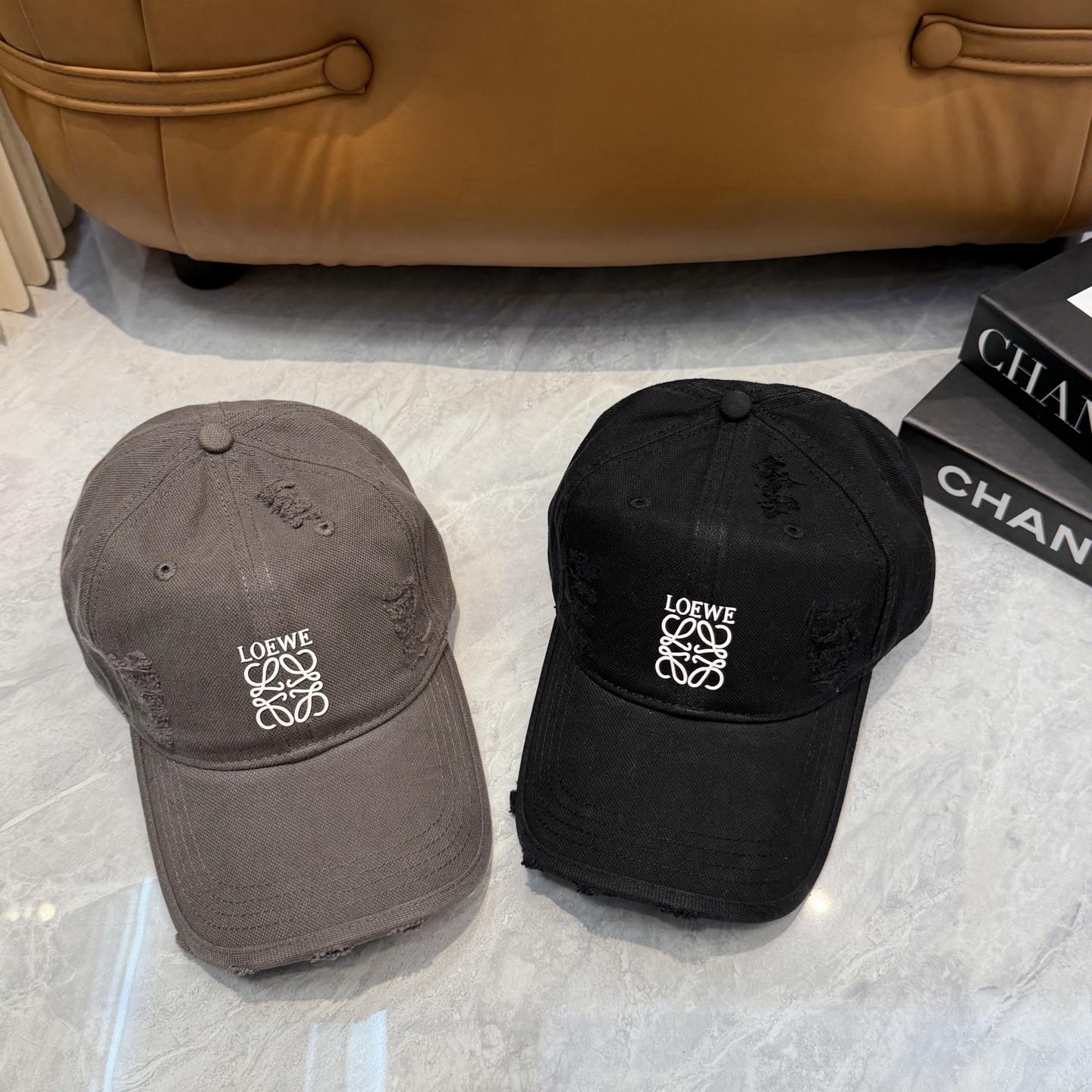 Loewe 罗意威 LOEWE新款原标设计棒球帽，外部线条定位标准，做工精细，简约 低价走量