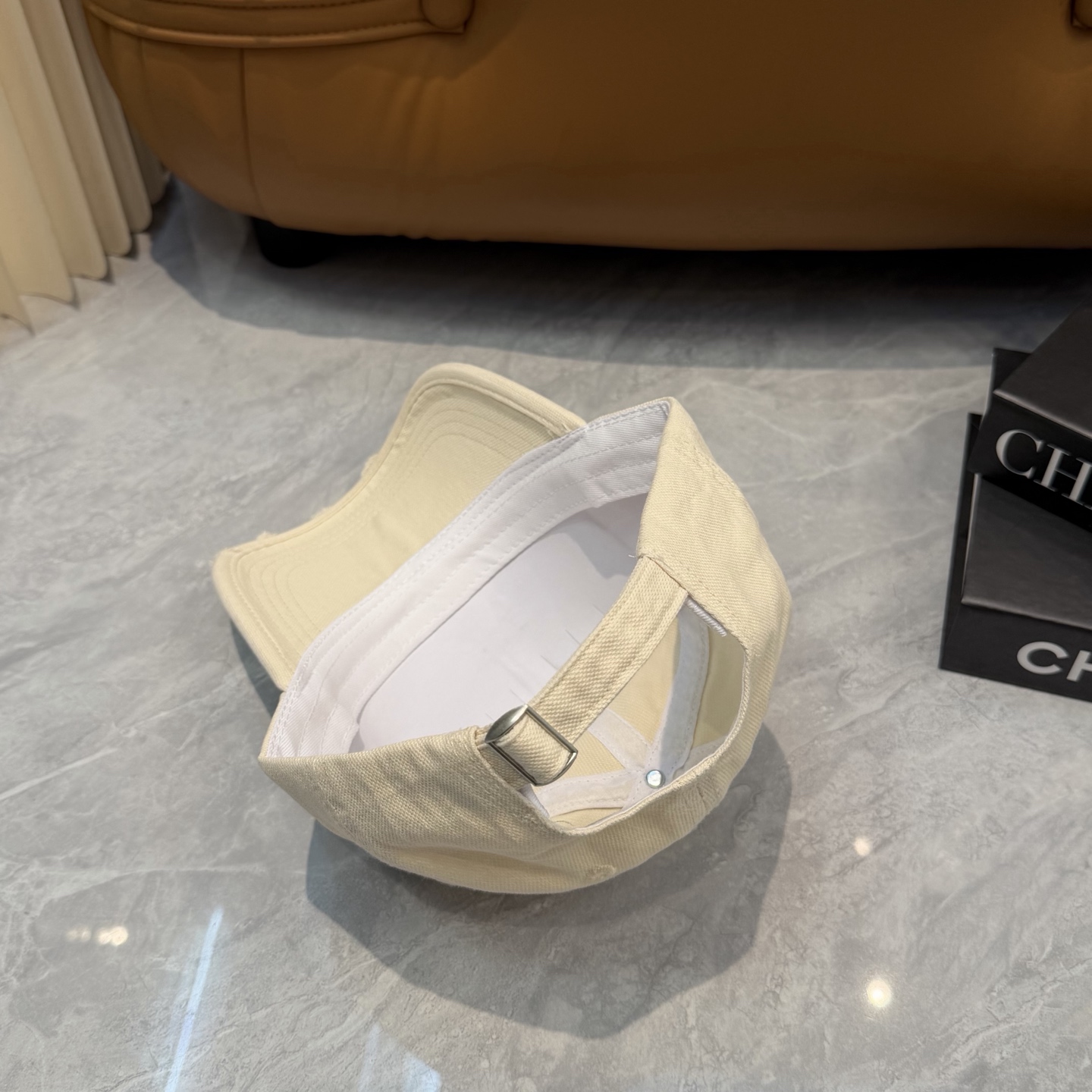 Loewe 罗意威 LOEWE新款原标设计棒球帽，外部线条定位标准，做工精细，简约 低价走量