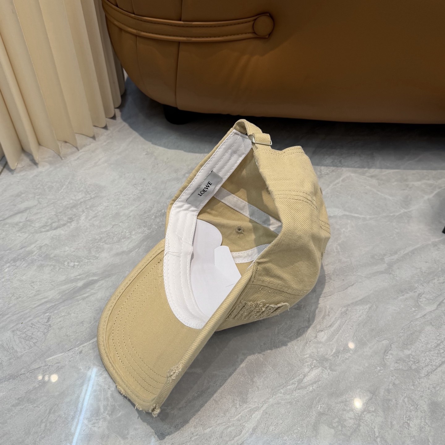 Loewe 罗意威 LOEWE新款原标设计棒球帽，外部线条定位标准，做工精细，简约 低价走量