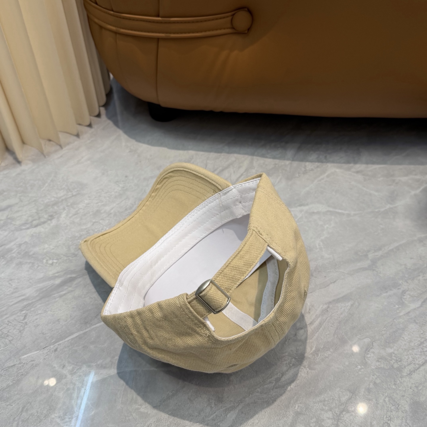 Loewe 罗意威 LOEWE新款原标设计棒球帽，外部线条定位标准，做工精细，简约 低价走量