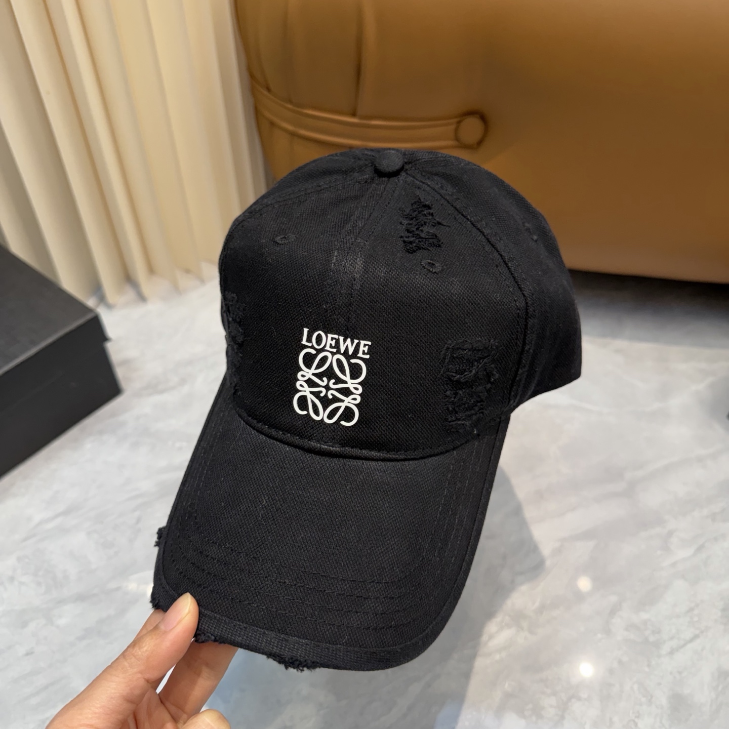 👒罗意威👒LOEWE新款原标设计棒球帽🧢质感超好，外部线条定位标准，做工精细，简约大气低价走量！