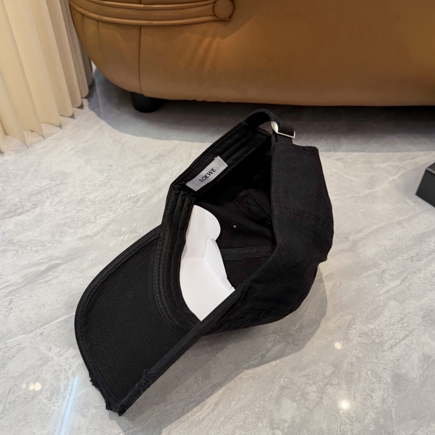 Loewe 罗意威 LOEWE新款原标设计棒球帽，外部线条定位标准，做工精细，简约 低价走量