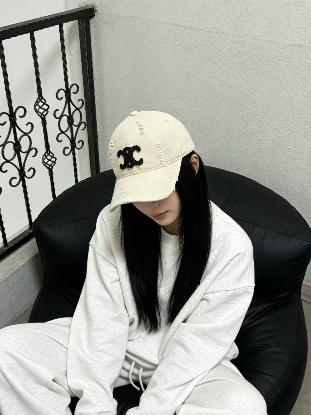 Celine 配防尘袋【CELINE赛琳】新款简约棒球帽，新款 ， 款超好搭配，赶紧入手
