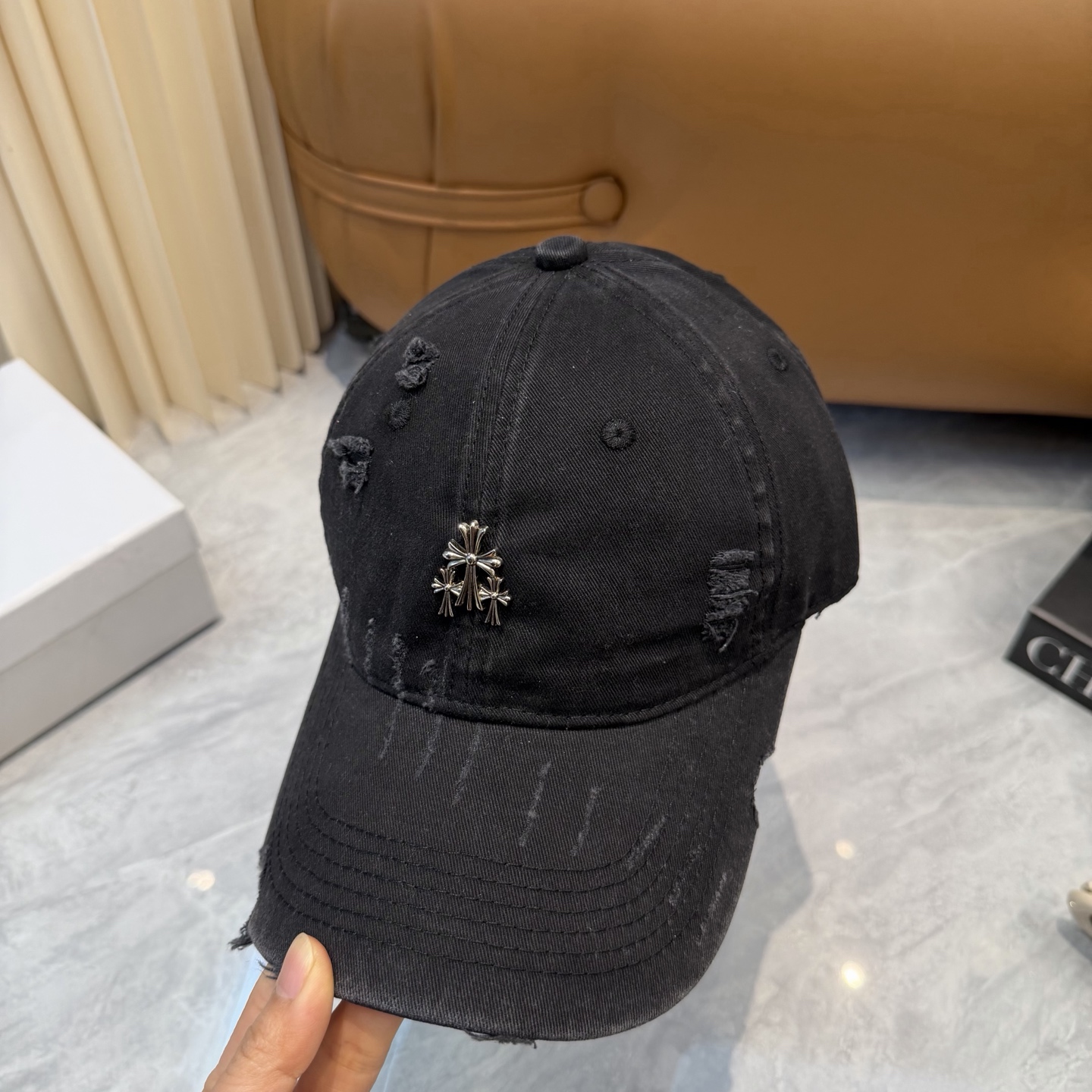 Chrome Hearts 克罗心 ，个性 十字架标志，休闲带点酷酷的感觉，中性款