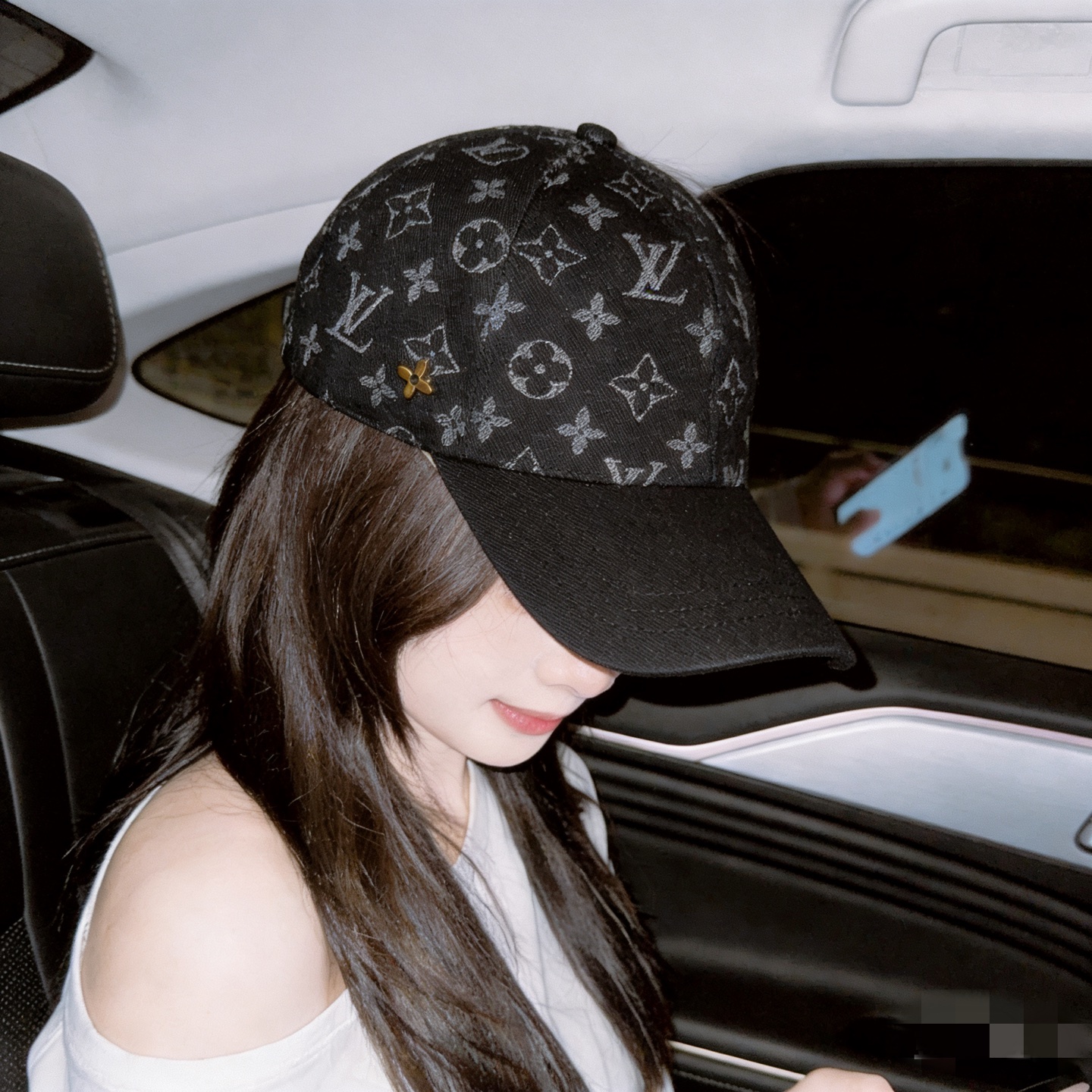 NO:755842,LV Louis Vuitton's official website synchronizes the high version of the new denim presbyopic baseball cap. It has hot technology upgrades and is full of washed denim style street style. It is more in line with the style of today's fashionable boys and girls. The airport street shots are super cool!  hat straw hat bucket hat baseball cap,hat,louis vuitton,louis vuitton,espadrilles,hats19860909LV路易威登官网同步高版本 新款牛仔老花棒球帽 火爆技术升级,洗水牛仔风街头风十足 更符合现在时尚小哥哥小姐姐的style,机场街拍超飒！帽子草帽渔夫帽棒球帽,帽子,louis vuitton,louis vuitton,espadrilles,hats,hat