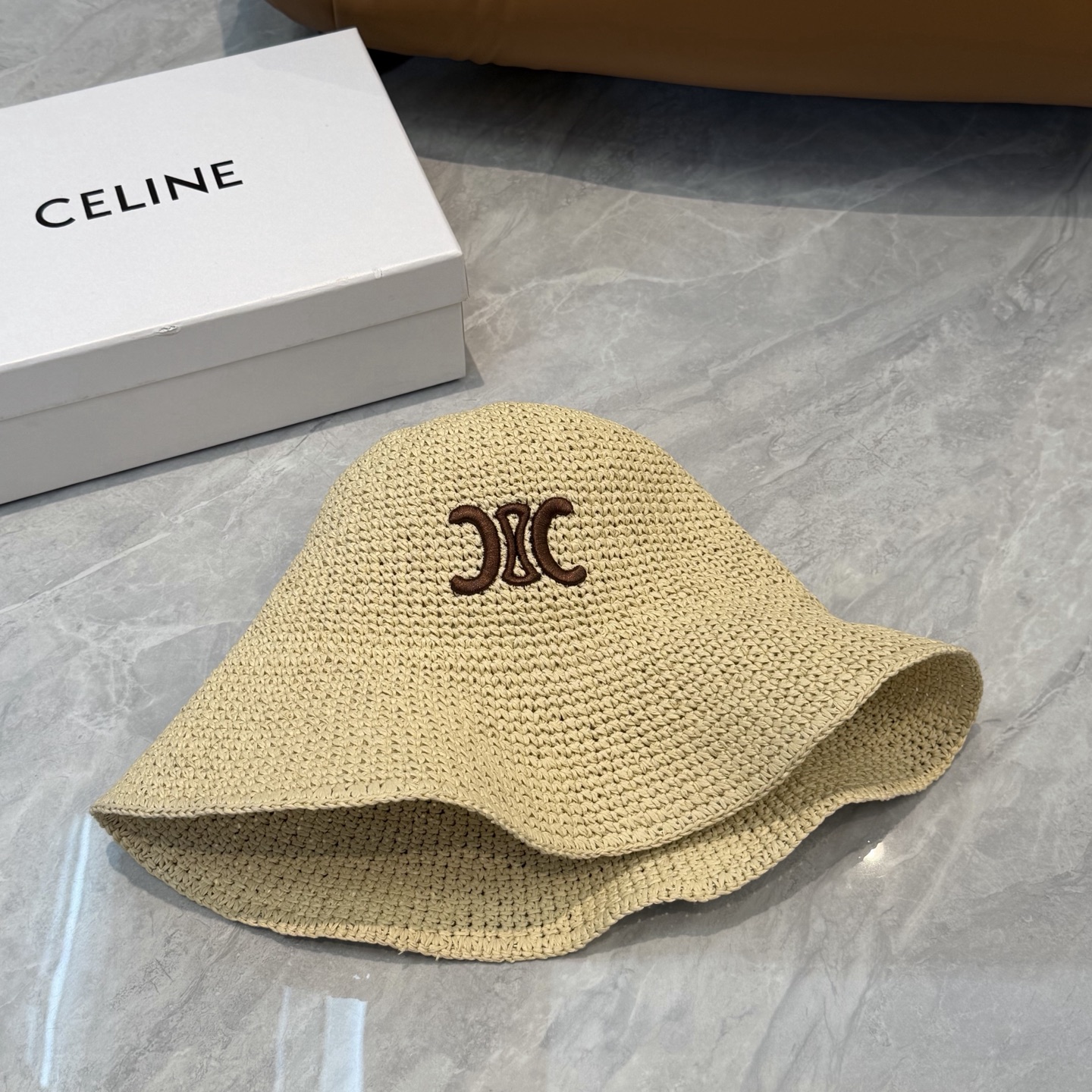 赛琳CELINE新款拉菲草帽，纯手工钩织，产量极少，重工打造，专柜同款，头围57cm