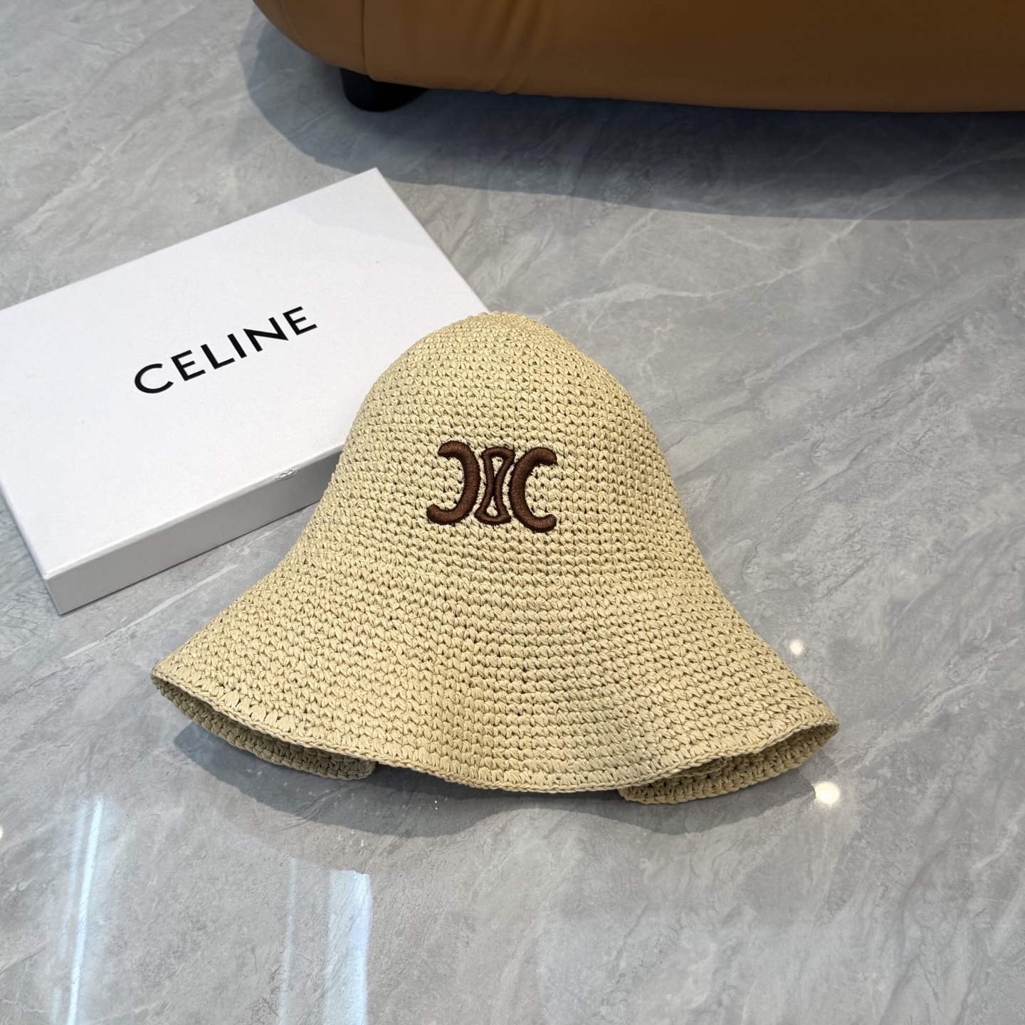 赛琳CELINE新款拉菲草帽，纯手工钩织，产量极少，重工打造，专柜同款，头围57cm