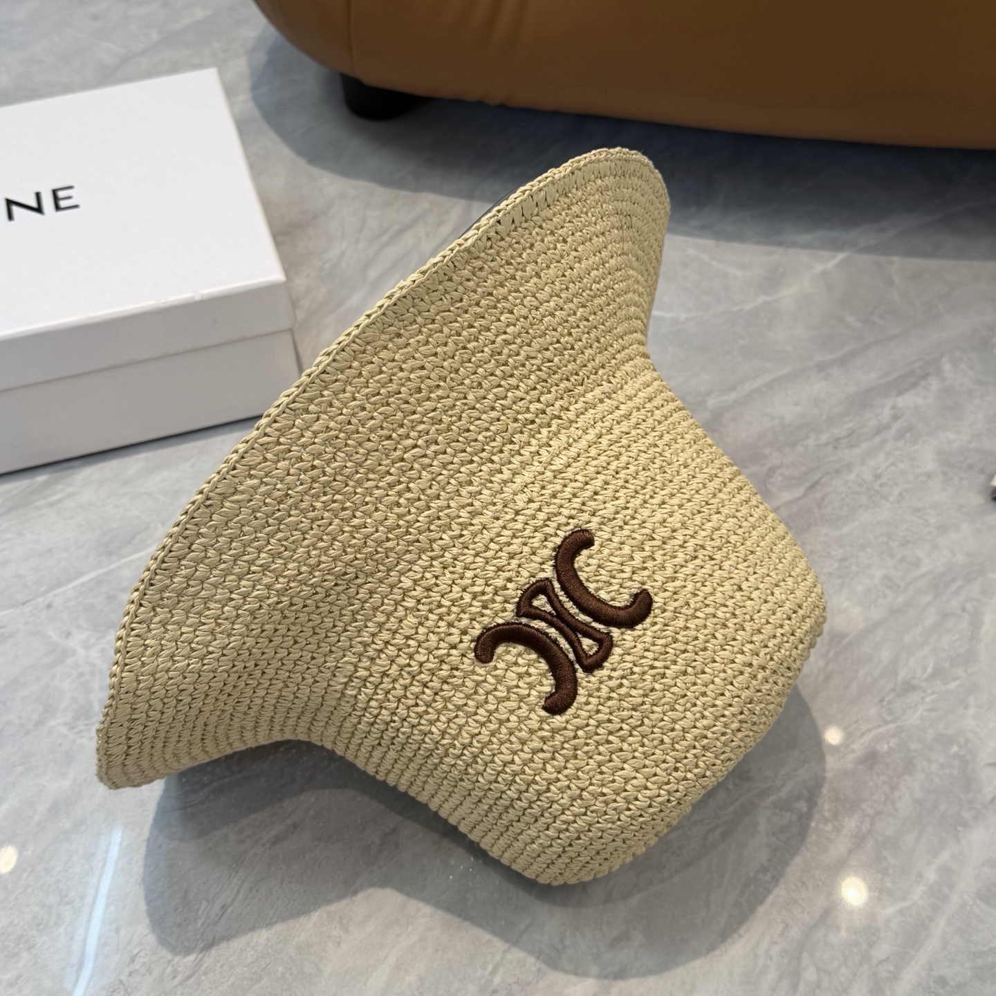 赛琳CELINE新款拉菲草帽，纯手工钩织，产量极少，重工打造，专柜同款，头围57cm