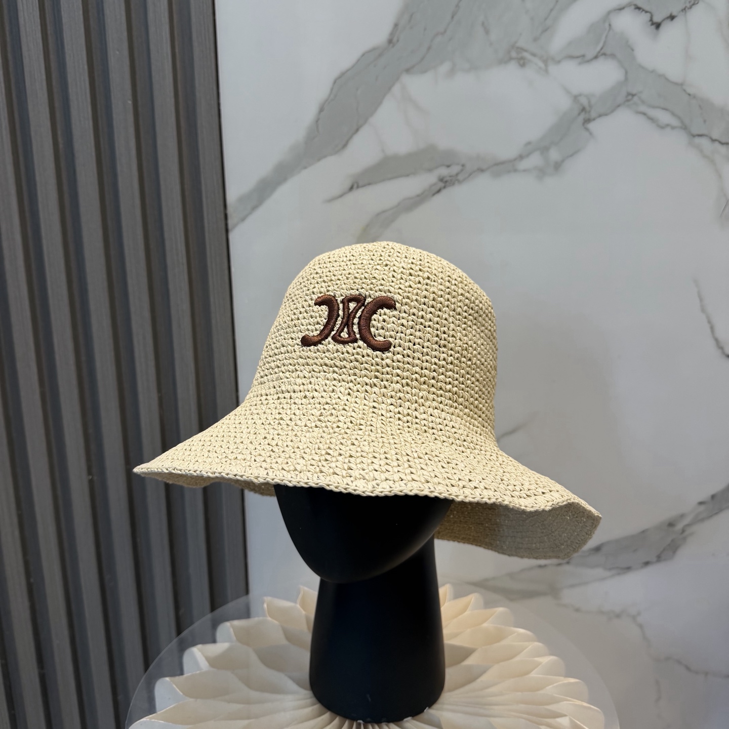 Celine 赛琳CELINE新款拉菲草帽，纯手工钩织，产量极少，重工打造， ，头围57cm