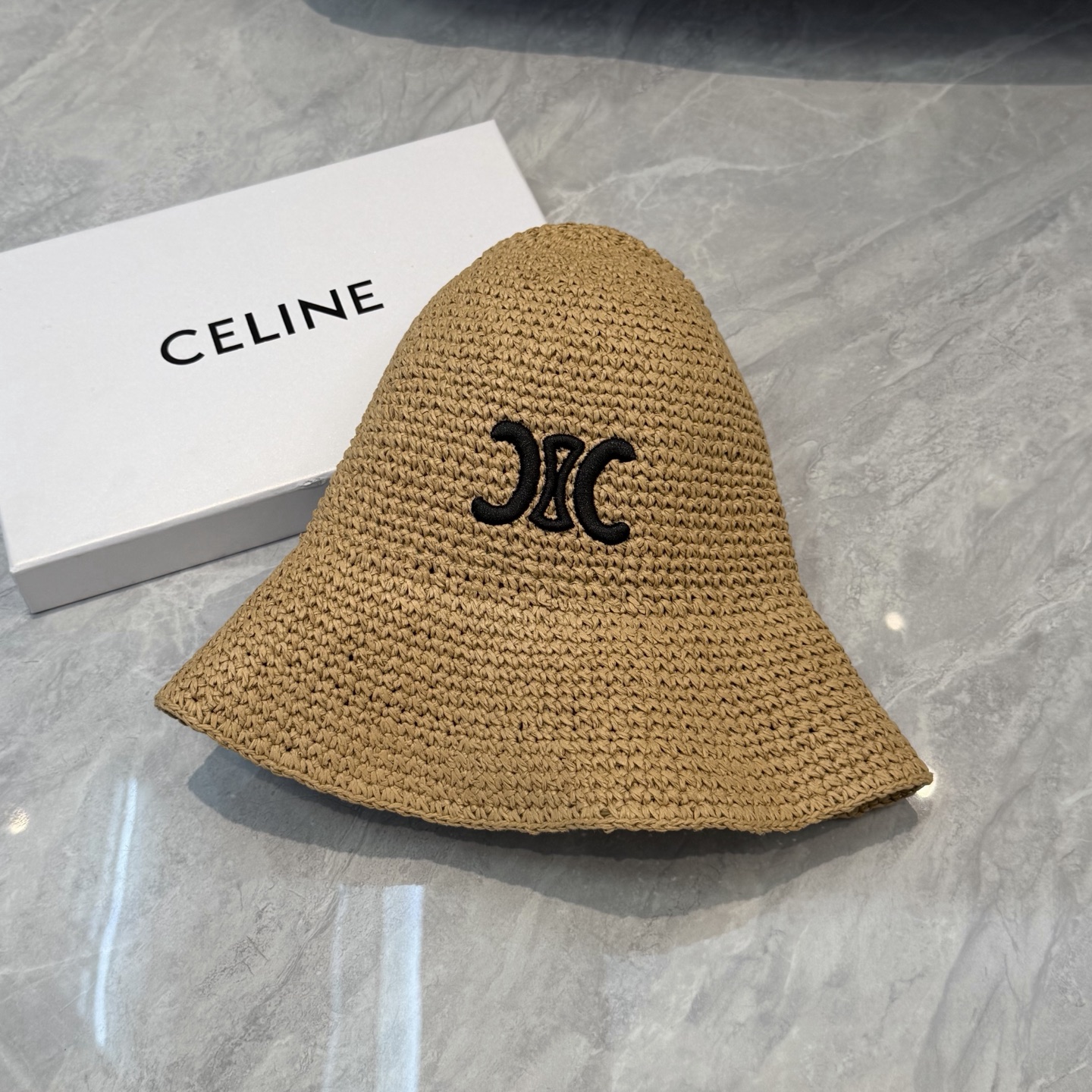 赛琳CELINE新款拉菲草帽，纯手工钩织，产量极少，重工打造，专柜同款，头围57cm