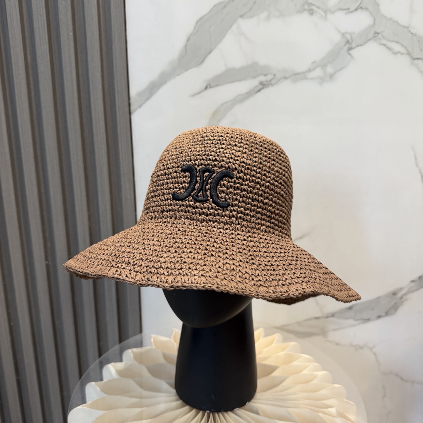 NO:755860,Celine CELINE's new raffia straw hat, purely hand-crocheted, very small production, heavy-duty production, the same style at the counter, head circumference 57cm hat straw hat fisherman hat baseball cap, hat, celine, celine, espadrilles, hats19860909赛琳CELINE新款拉菲草帽,纯手工钩织,产量极少,重工打造,专柜同款,头围57cm帽子草帽渔夫帽棒球帽,帽子,celine,celine,espadrilles,hats,hat