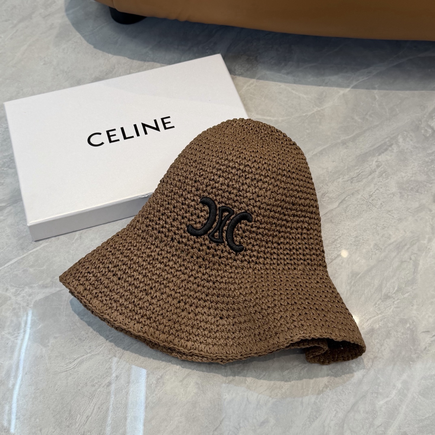 赛琳CELINE新款拉菲草帽，纯手工钩织，产量极少，重工打造，专柜同款，头围57cm