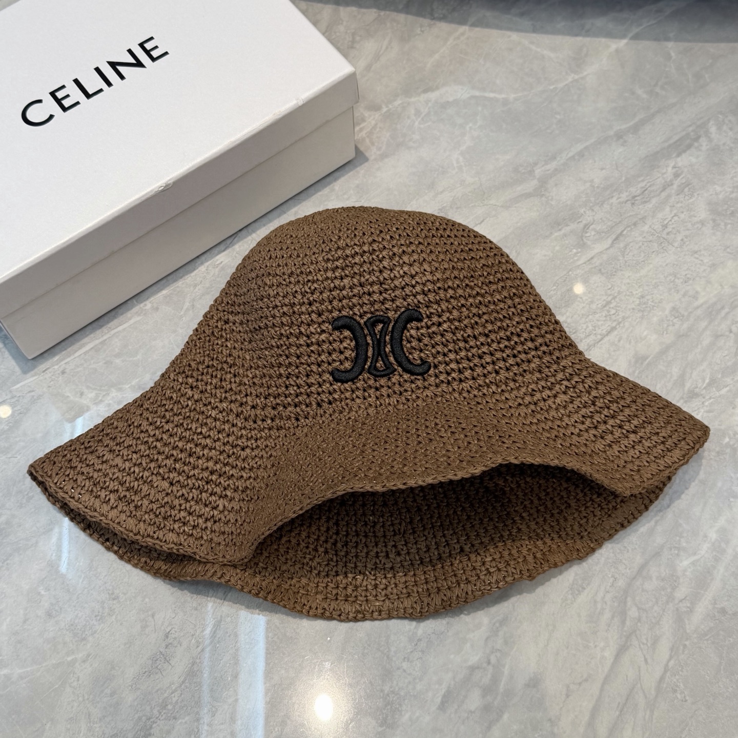 赛琳CELINE新款拉菲草帽，纯手工钩织，产量极少，重工打造，专柜同款，头围57cm