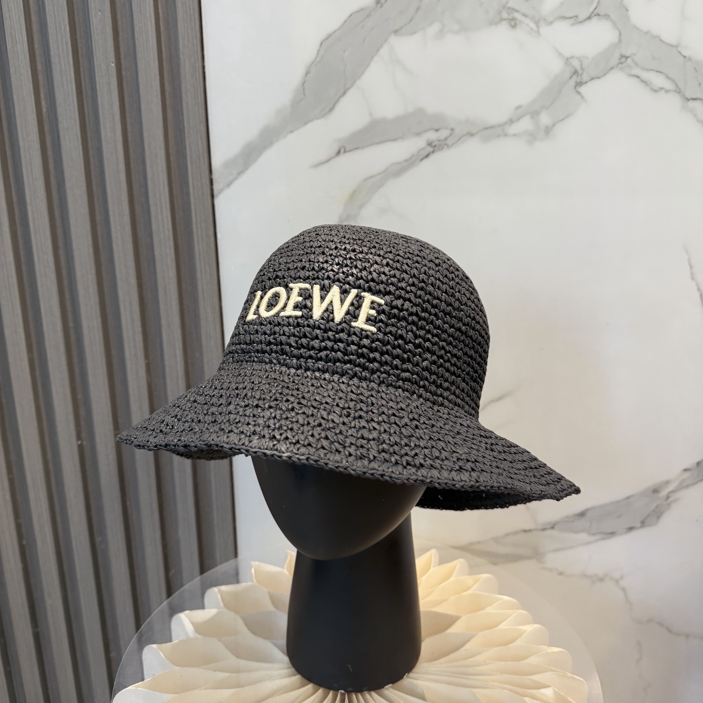 NO:755863,LOEWE's new raffia straw hat, purely hand-crocheted, very low production, heavy-duty production, the same style as the counter, head circumference 57cm hat straw hat fisherman hat baseball cap, hat, loewe, loewe, espadrilles, hats19860909罗意威LOEWE新款拉菲草帽,纯手工钩织,产量极少,重工打造,专柜同款,头围57cm帽子草帽渔夫帽棒球帽,帽子,loewe,loewe,espadrilles,hats,hat