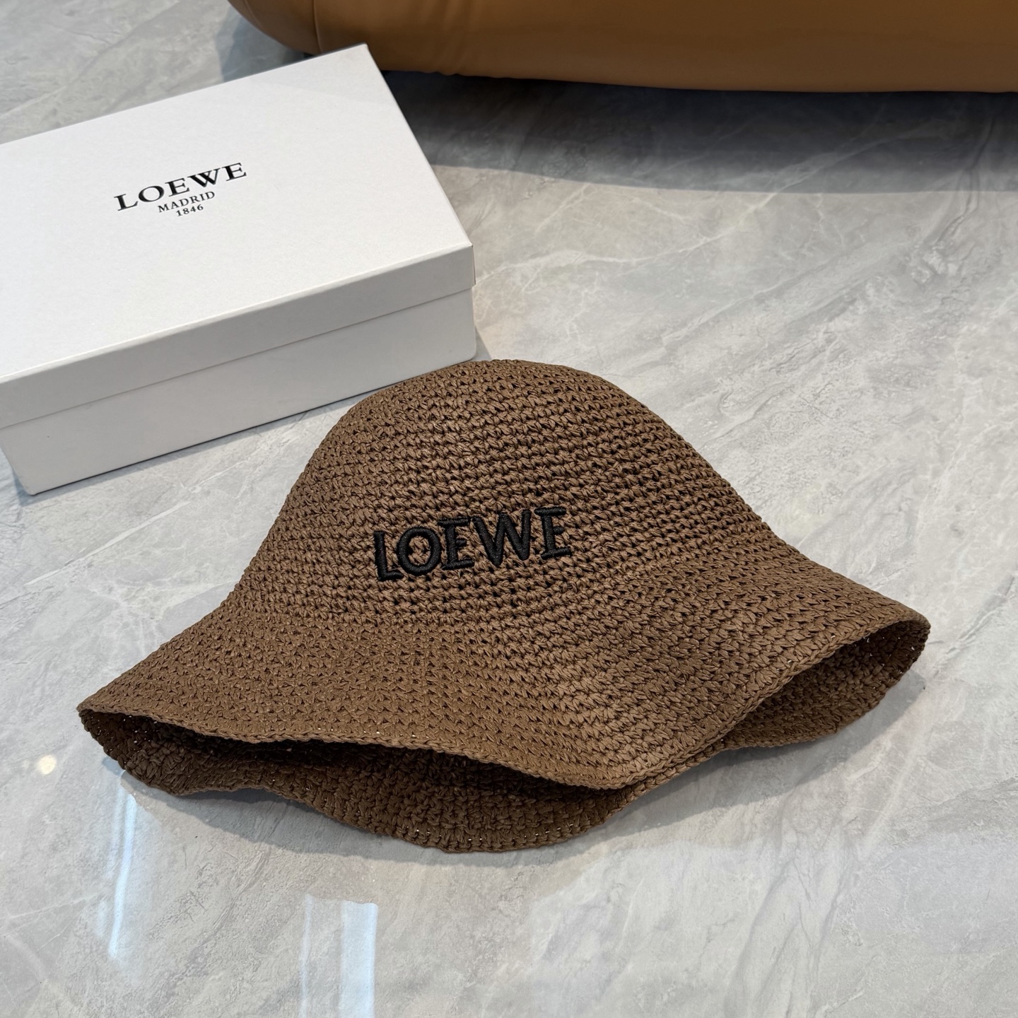 赛琳CELINE新款拉菲草帽，纯手工钩织，产量极少，重工打造，专柜同款，头围57cm
