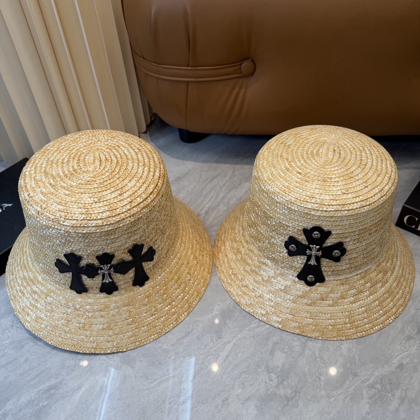 克罗心 夏季沙滩草帽🔳夏天必备款🟡沙滩露营拍照氛围感足足的~很有设计感一款草帽📸超级出片~出货不易 趁着