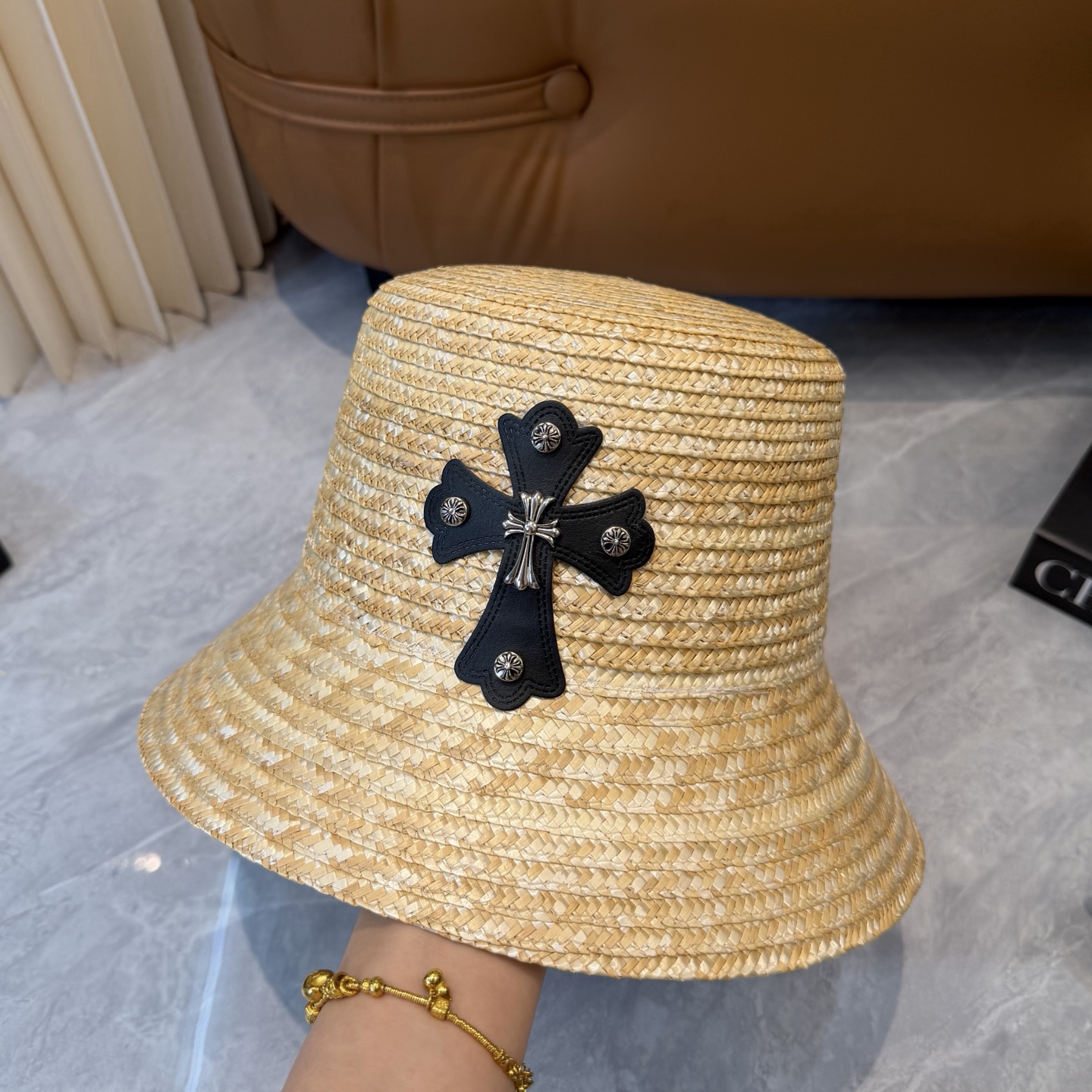 克罗心 夏季沙滩草帽🔳夏天必备款🟡沙滩露营拍照氛围感足足的~很有设计感一款草帽📸超级出片~出货不易 趁着