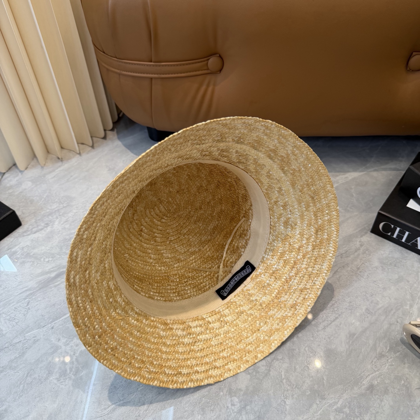 克罗心 夏季沙滩草帽🔳夏天必备款🟡沙滩露营拍照氛围感足足的~很有设计感一款草帽📸超级出片~出货不易 趁着