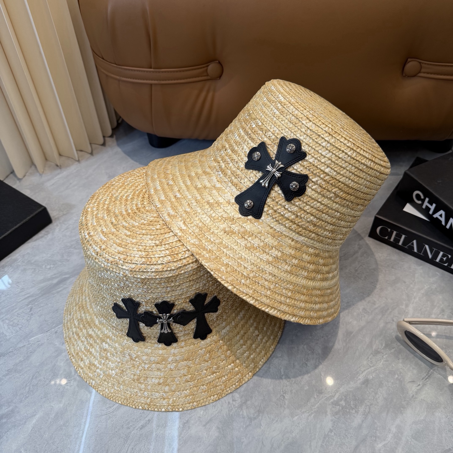 克罗心 夏季沙滩草帽🔳夏天必备款🟡沙滩露营拍照氛围感足足的~很有设计感一款草帽📸超级出片~出货不易 趁着