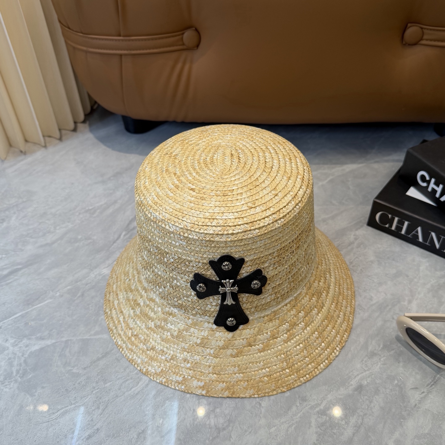 克罗心 夏季沙滩草帽🔳夏天必备款🟡沙滩露营拍照氛围感足足的~很有设计感一款草帽📸超级出片~出货不易 趁着