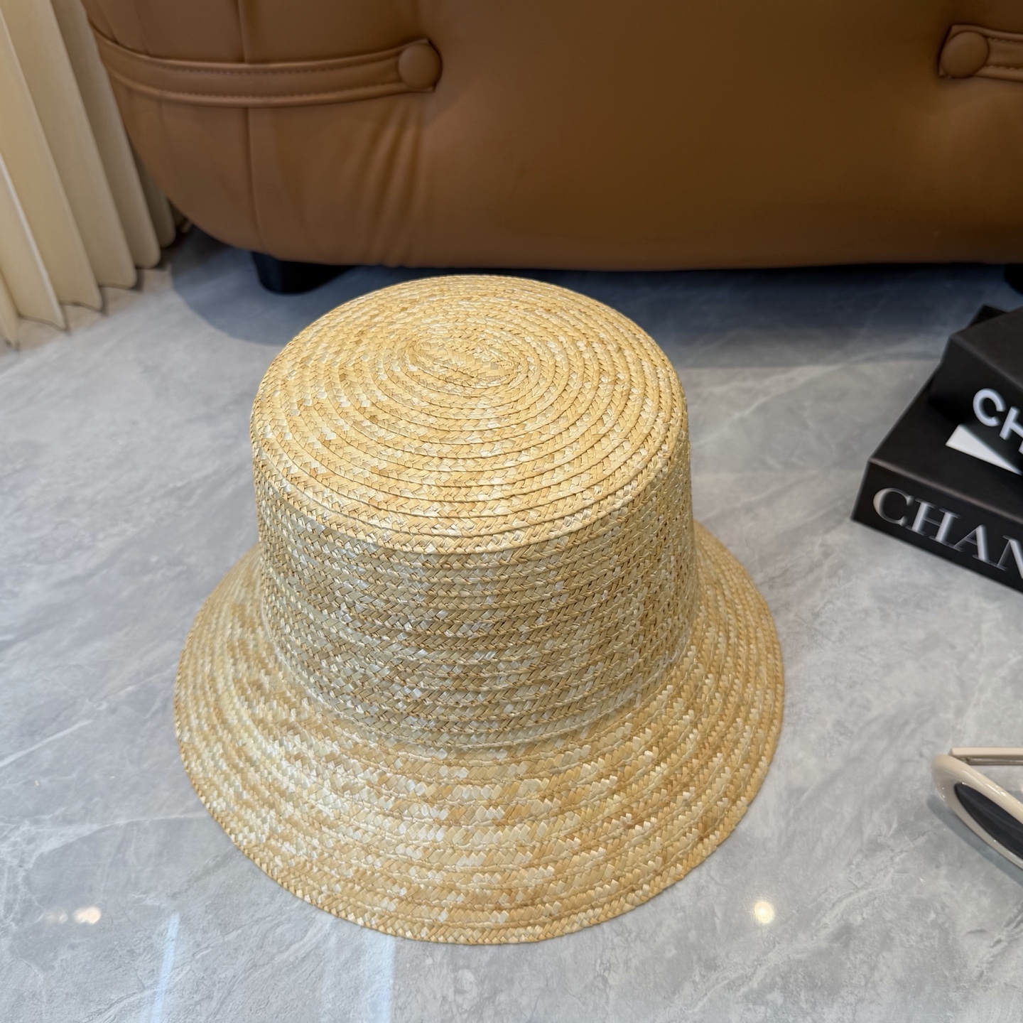 克罗心 夏季沙滩草帽🔳夏天必备款🟡沙滩露营拍照氛围感足足的~很有设计感一款草帽📸超级出片~出货不易 趁着